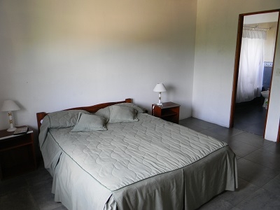Casa en alquiler en Ostende. 5 ambientes, 3 baños y capacidad de 5 a 8 personas. 