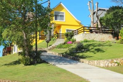 Casa en alquiler en Ostende. 4 ambientes, 2 ba&ntilde;os y capacidad de 0 a 7 personas. cerca de la playa