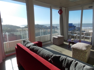 Dptos con servicios en alquiler en Ostende. 2 ambientes, 1 baño y capacidad de 1 a 5 personas. A 50 m de la playa