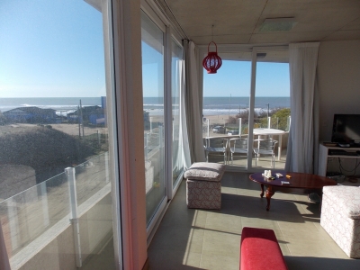Dptos con servicios en alquiler en Ostende. 2 ambientes, 1 baño y capacidad de 1 a 5 personas. A 50 m de la playa
