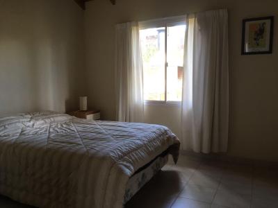 Chalet en alquiler en Ostende. 3 ambientes, 1 baño y capacidad de 1 a 4 personas. 