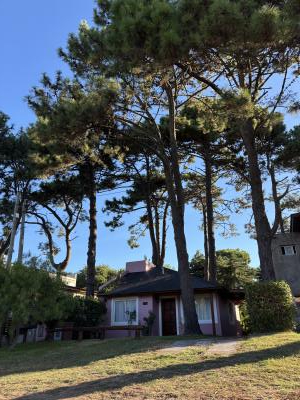 Chalet en alquiler en Ostende. 3 ambientes, 1 baño y capacidad de 1 a 4 personas. 