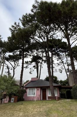 Chalet en alquiler en Ostende. 3 ambientes, 1 baño y capacidad de 1 a 4 personas. 