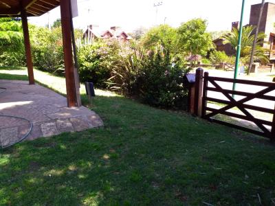 Complejo de Duplex en alquiler en Ostende. 4 ambientes, 2 baños y capacidad de 3 a 6 personas. A 200 m de la playa