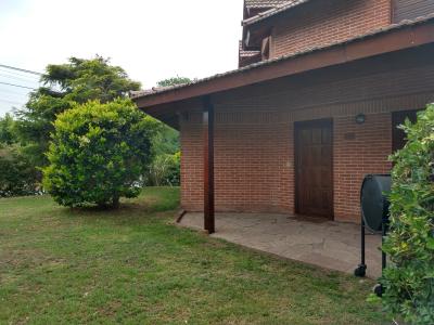 Complejo de Duplex en alquiler en Ostende. 4 ambientes, 2 baños y capacidad de 3 a 6 personas. A 200 m de la playa