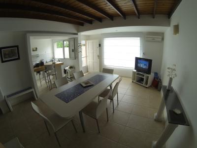 Duplex en alquiler en Ostende. 3 ambientes, 2 baños y capacidad de 1 a 6 personas. 