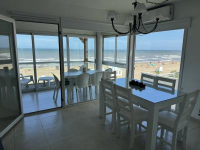 Departamento en alquiler en Ostende. 3 ambientes, 1 baño y capacidad de 2 a 5 personas. A 150 m de la playa