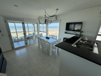 Departamento en alquiler en Ostende. 3 ambientes, 1 baño y capacidad de 2 a 5 personas. A 150 m de la playa