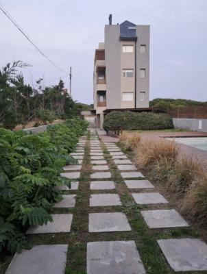 Departamento en alquiler en Ostende. 2 ambientes, 1 baño y capacidad de 1 a 3 personas. A 50 m de la playa