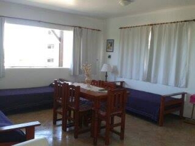 Dptos con servicios en alquiler en Ostende. 2 ambientes, 1 baño y capacidad de 2 a 5 personas. A 50 m de la playa