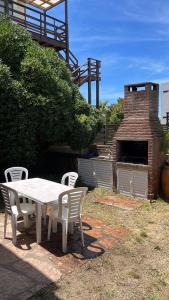 Duplex en alquiler en Ostende. 3 ambientes, 2 baños y capacidad de 4 a 5 personas. A 100 m de la playa