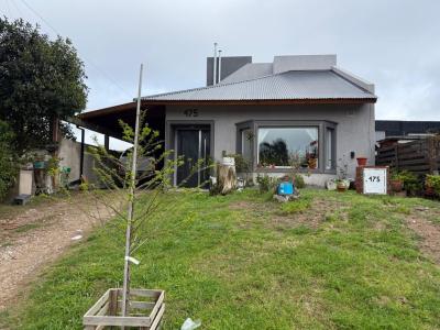 Casa en alquiler en Ostende. 3 ambientes, 3 baños y capacidad de 4 a 6 personas. 