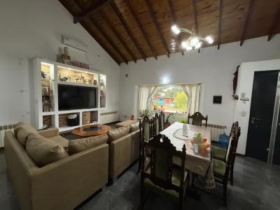 Casa en alquiler en Ostende. 3 ambientes, 3 baños y capacidad de 4 a 6 personas. 