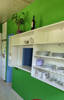 Casa en alquiler en Ostende. 2 ambientes, 3 baños y capacidad de 6 a 8 personas. 
